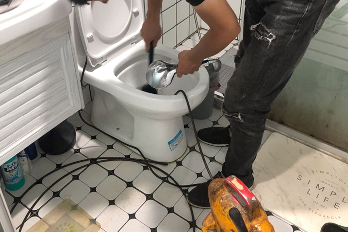 鼓楼马桶堵塞自己疏通还是找师傅？专业上门服务让你省时更省心